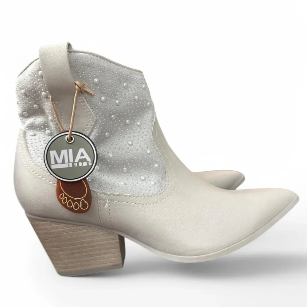 MIA NEW Cowboy Western studded pull up ankle cowboy boots Sz 6.5 Cowgirl BRIDAL